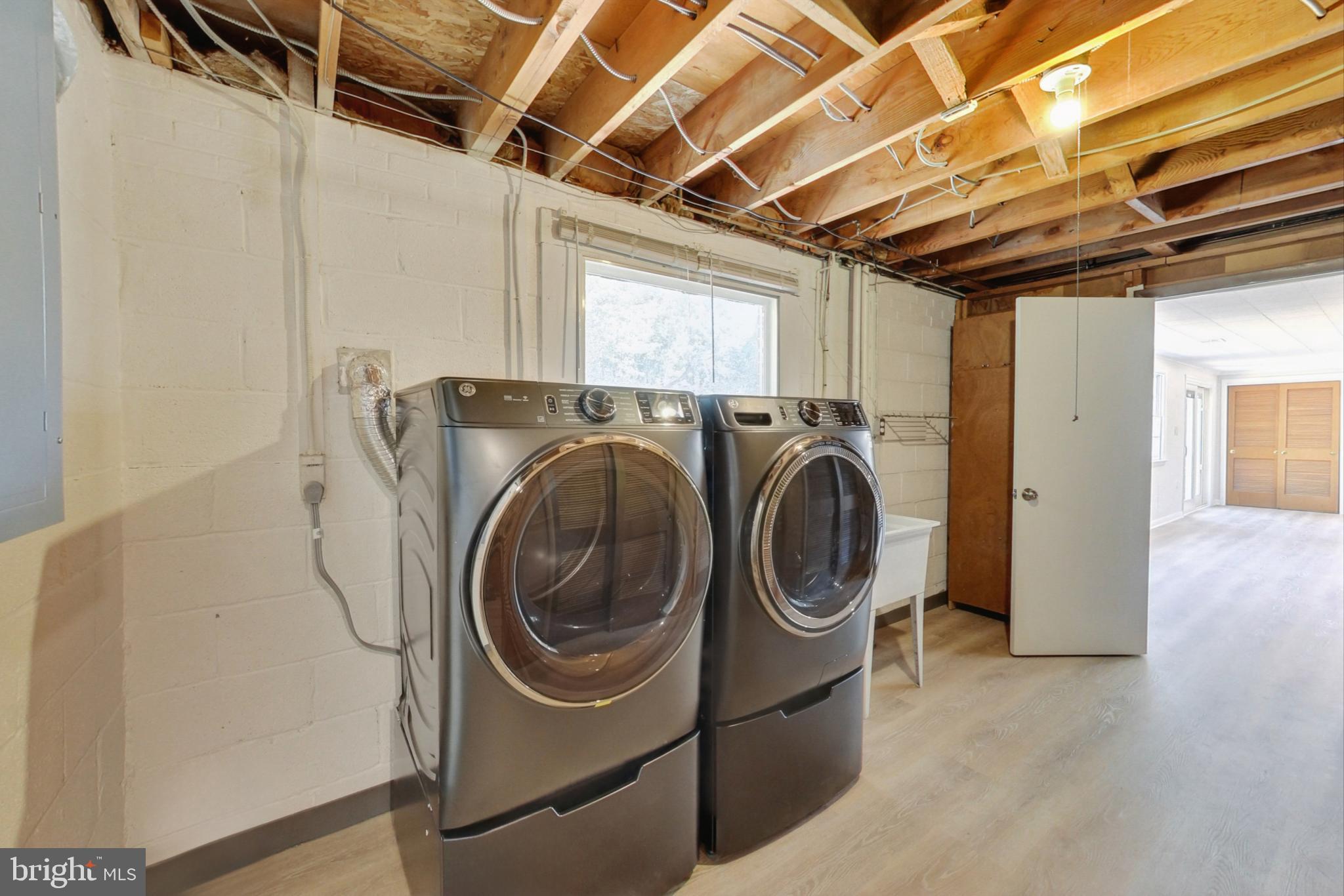 COLLEGE PARK WOODS - Residential