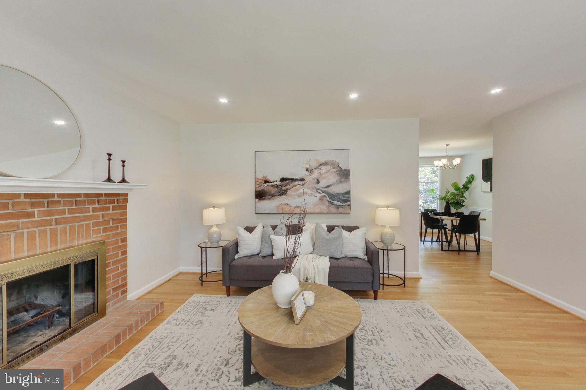 COLLEGE PARK WOODS - Residential