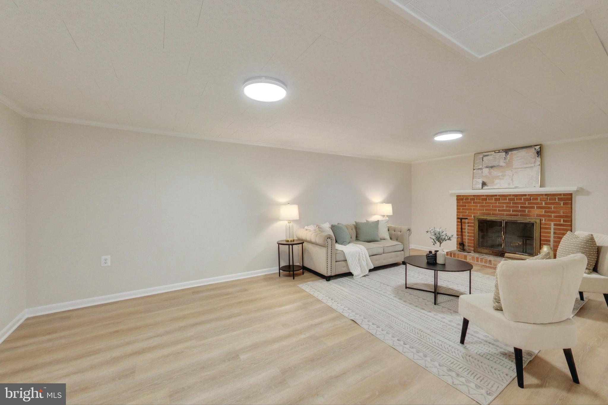 COLLEGE PARK WOODS - Residential