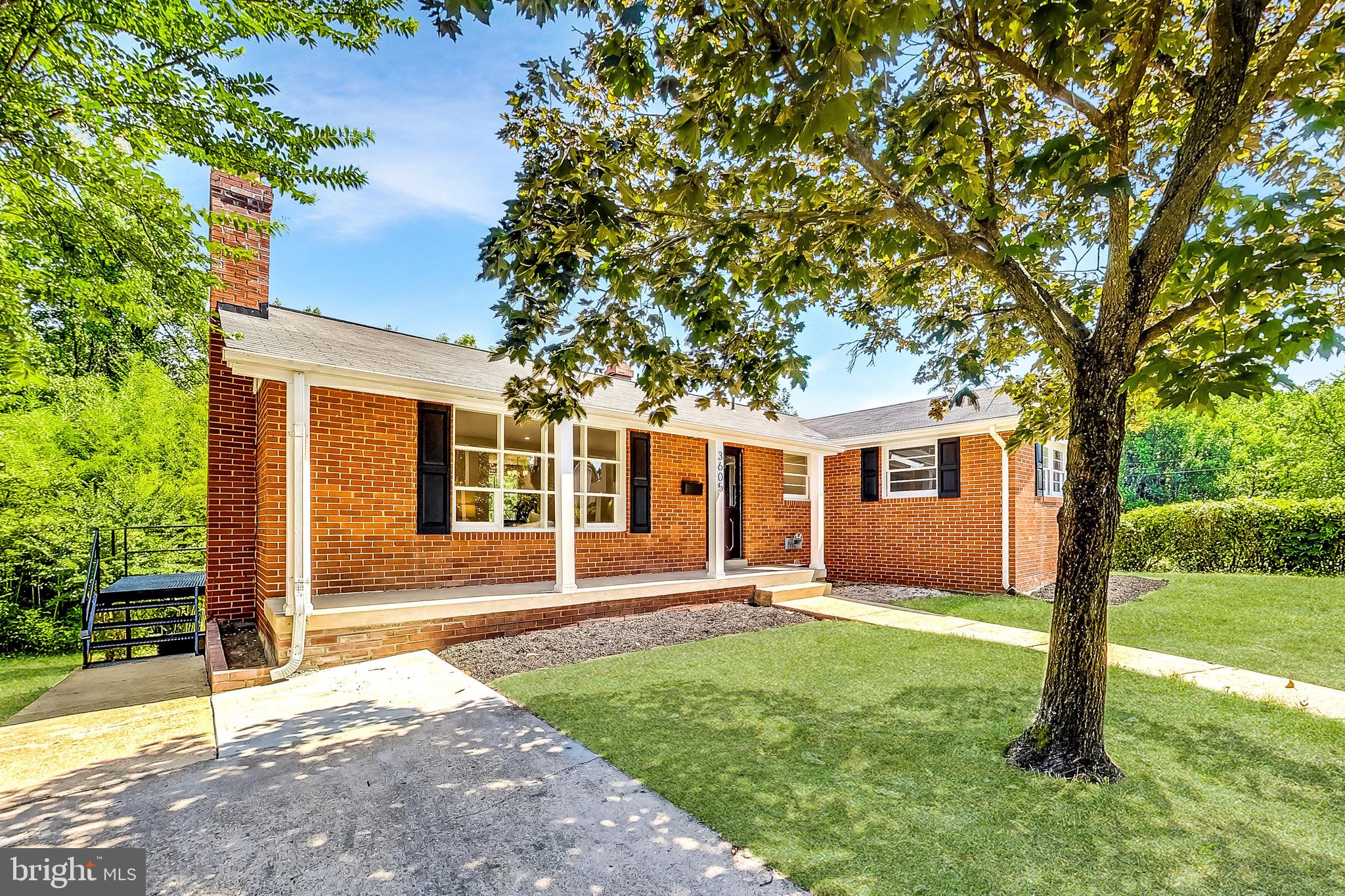 COLLEGE PARK WOODS - Residential