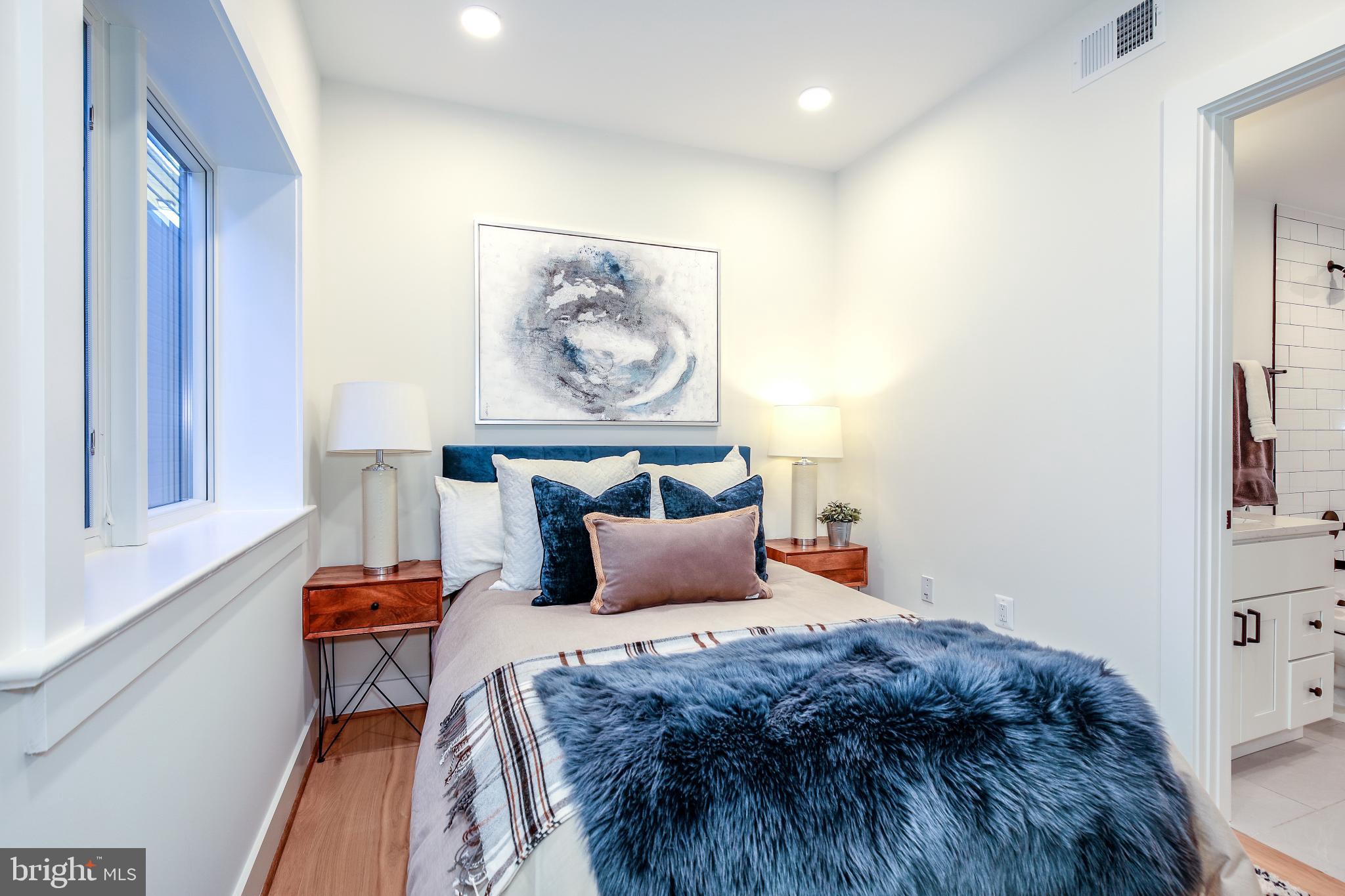 1009 RHODE ISLAND AVENUE NE 1