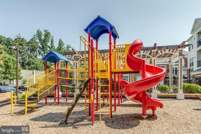 FAIRFAX RIDGE - Residential