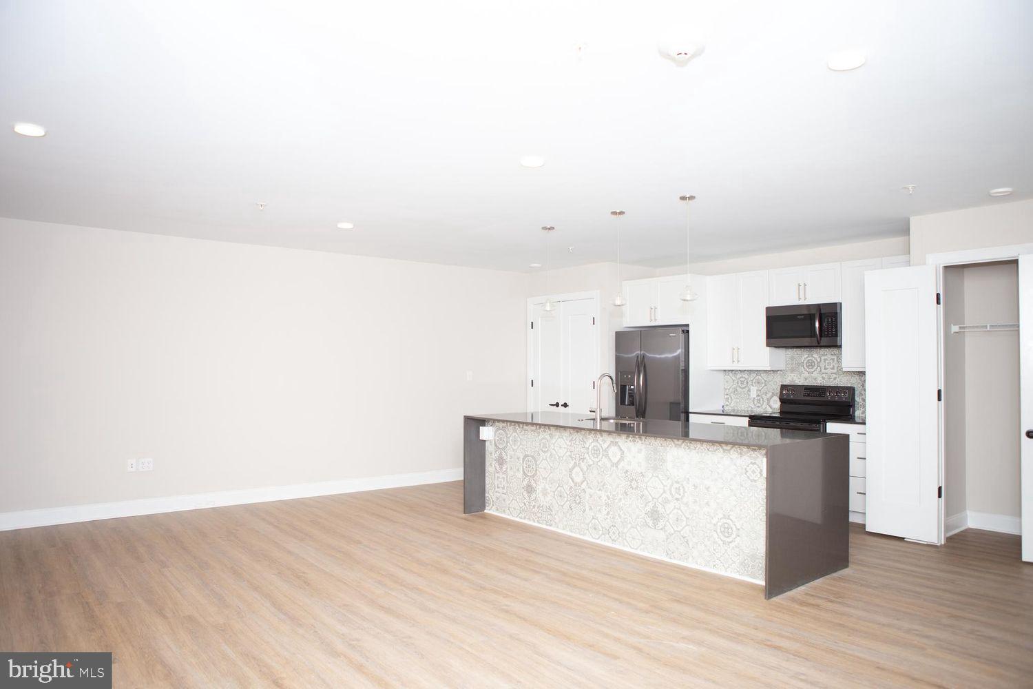 216 W 9TH STREET 302