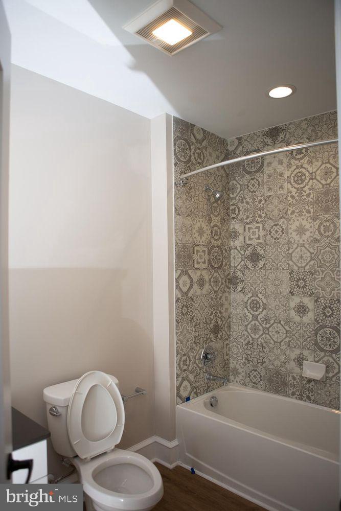 216 W 9TH STREET 302