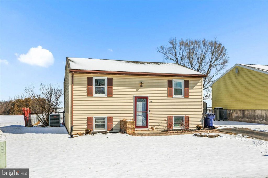 Photo of 28 Fawn Avenue, NEW OXFORD, PA 17350 (MLS # PAAD2022046)