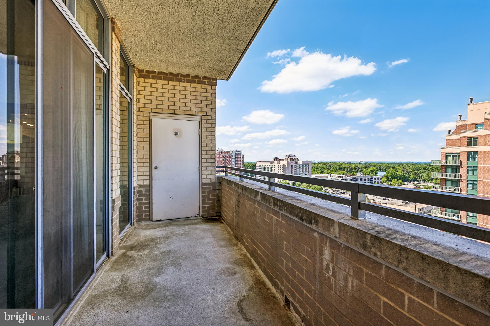 GALLERY AT WHITE FLINT - Residential