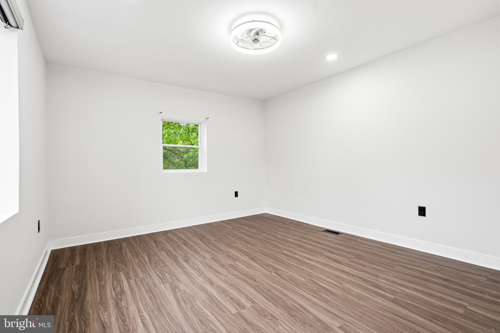 CLINTON GROVE - Residential