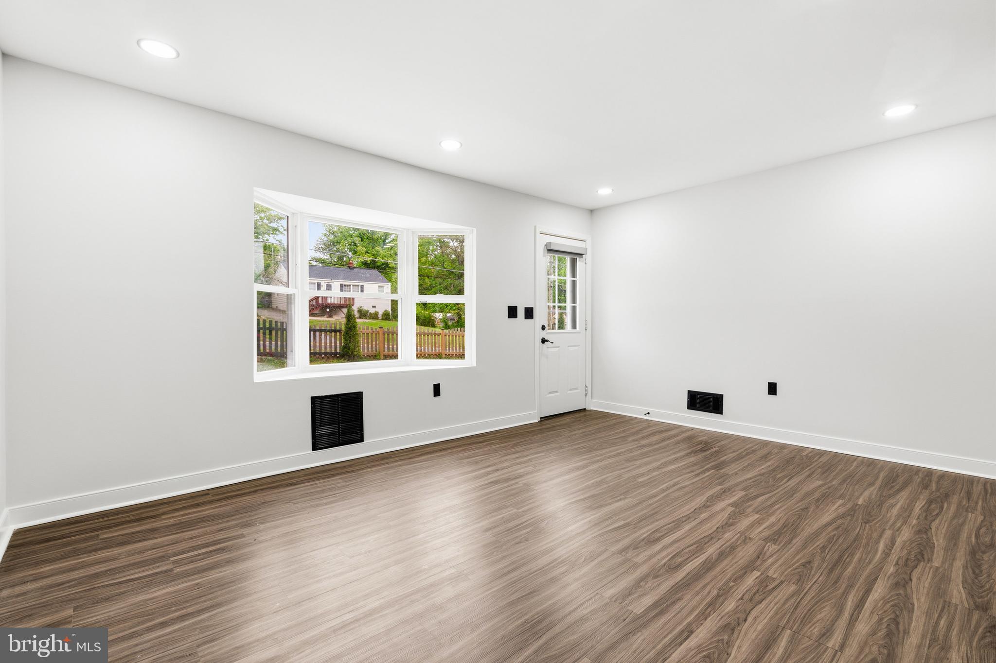 CLINTON GROVE - Residential