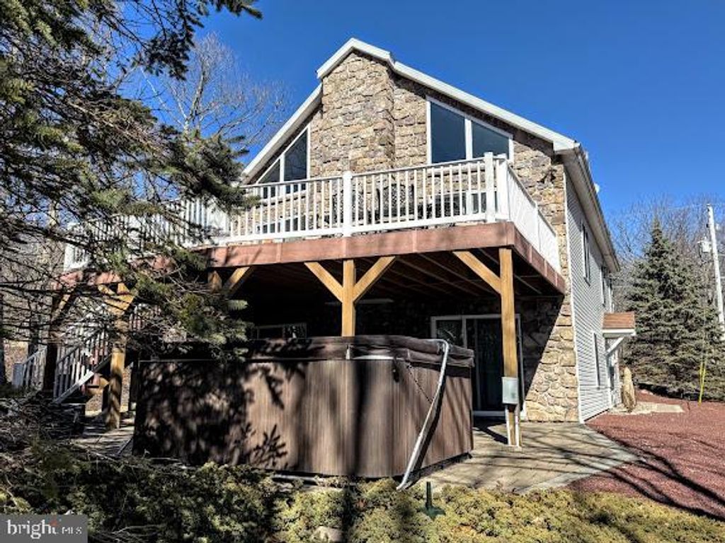 Photo of 5 Troon Rd, HAZLE TOWNSHIP, PA 18202 (MLS # PALU2002280)