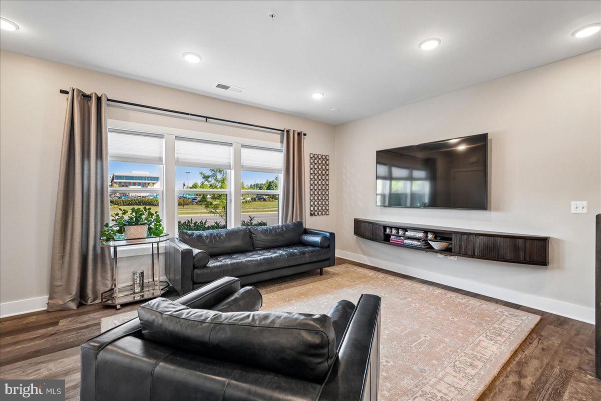 44784 TIVERTON SQUARE