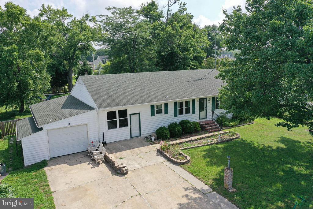 513 LINDEN LANE