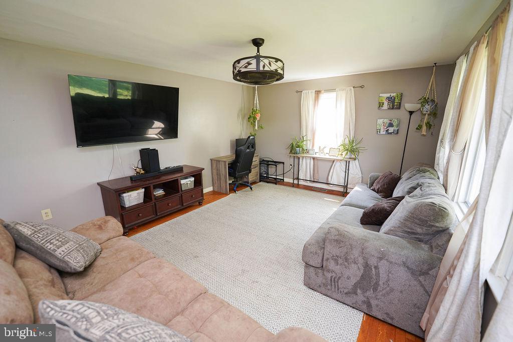 513 LINDEN LANE