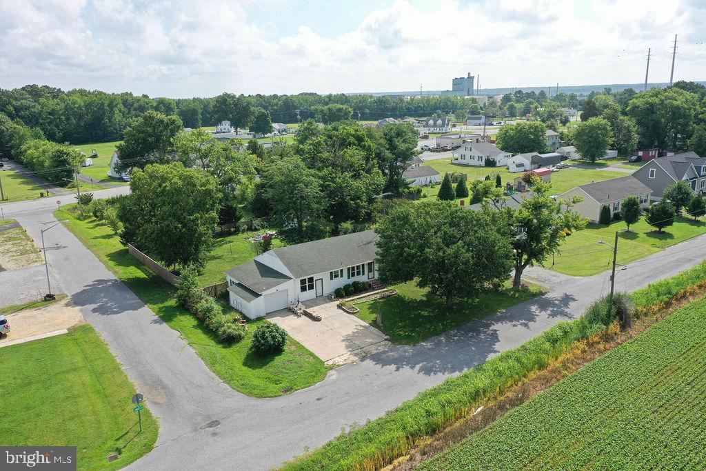 513 LINDEN LANE