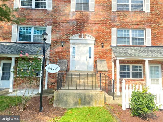 Great opportunity to purchase this condo in a great location, close to public transportation, University of Maryland, shopping and so much more. Community is well cared for! Unit needs TLC, but home has incredible potential.