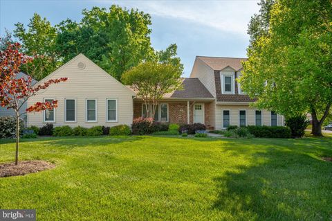 Photo of 2026 Tamani Drive, HERNDON, VA 20170 (MLS # VAFX2307054)