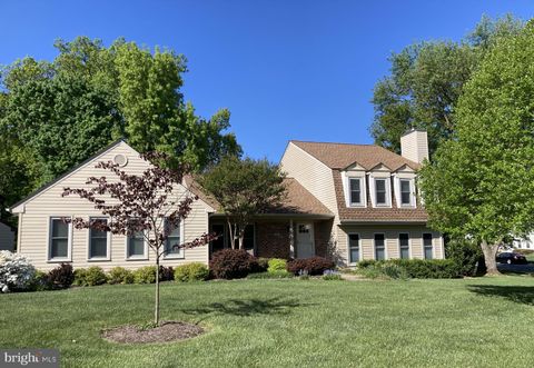 Photo of 2026 Tamani Drive, HERNDON, VA 20170 (MLS # VAFX2307054)