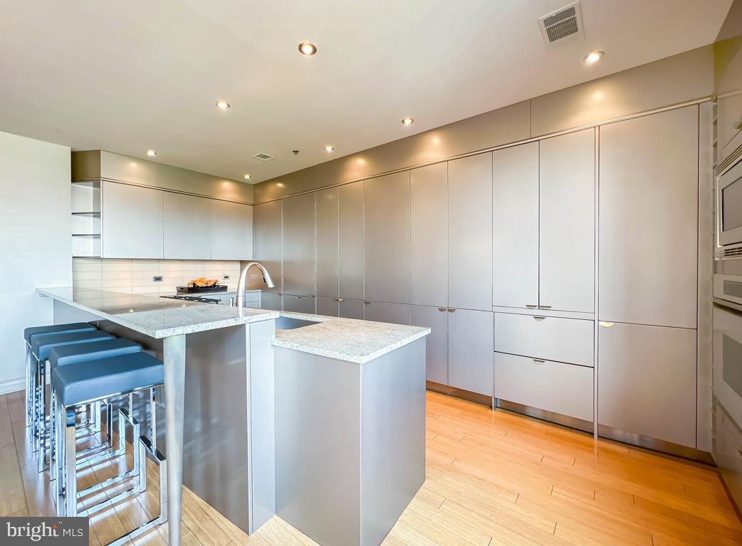 SOCIETY HILL - Residential