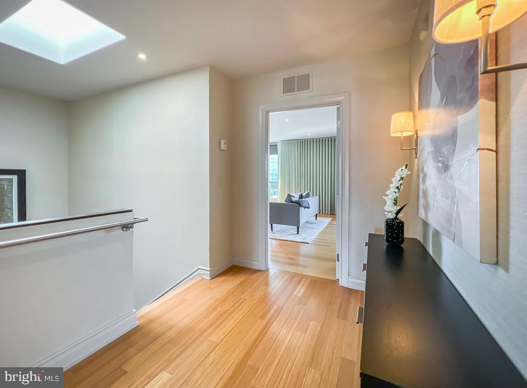 SOCIETY HILL - Residential