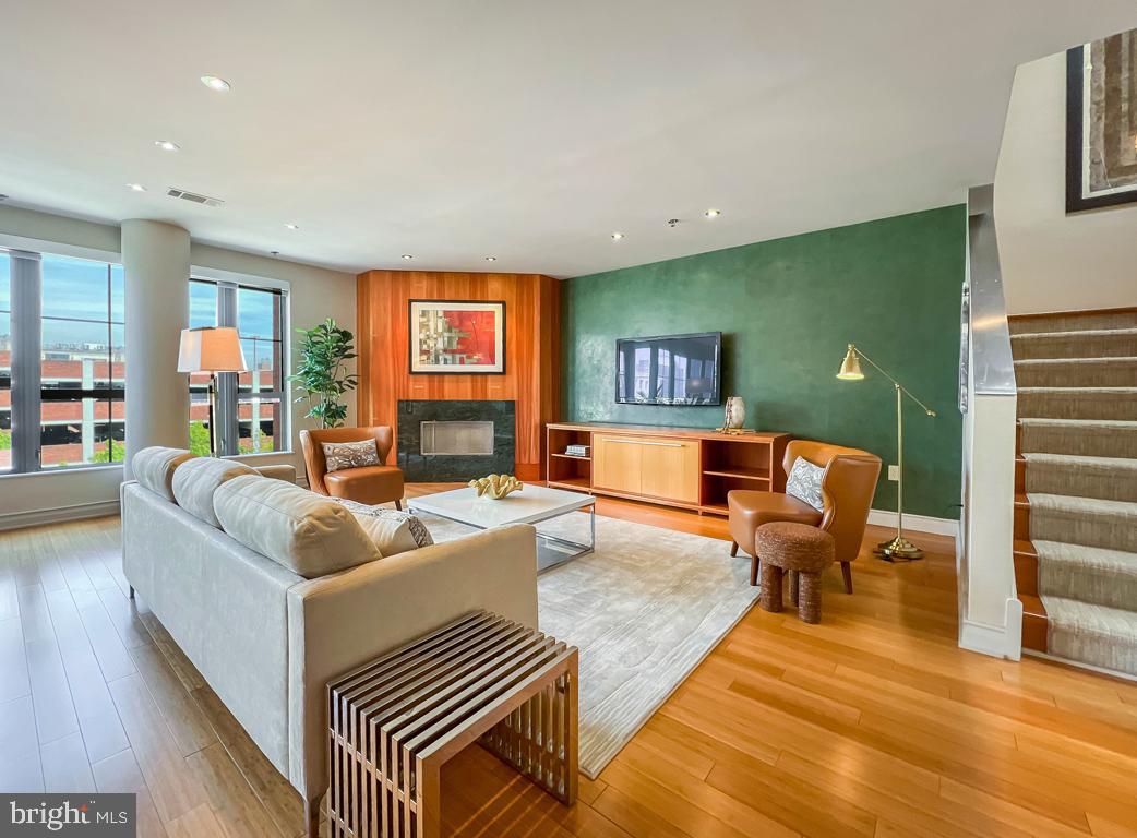 SOCIETY HILL - Residential