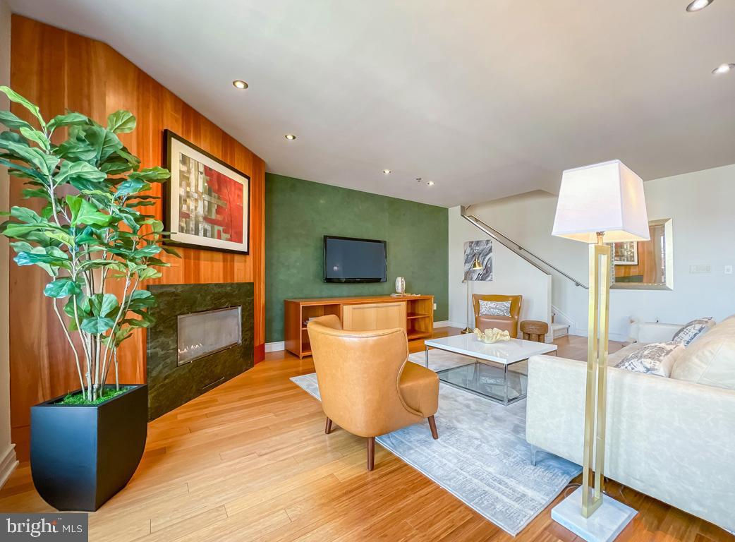 SOCIETY HILL - Residential