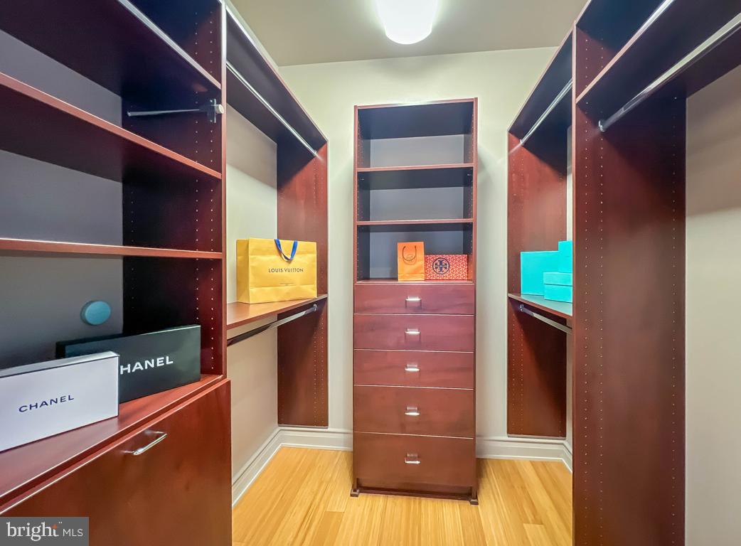 SOCIETY HILL - Residential