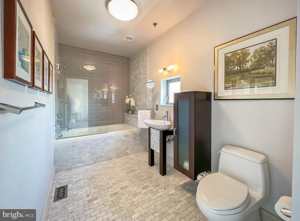 SOCIETY HILL - Residential