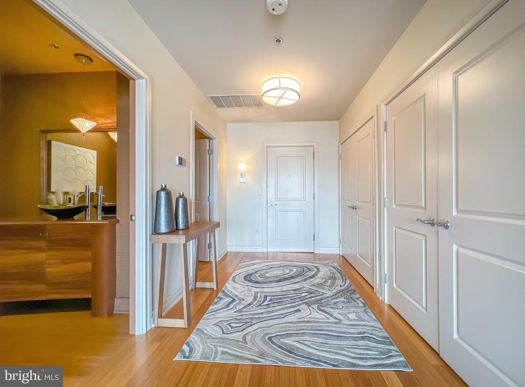 SOCIETY HILL - Residential