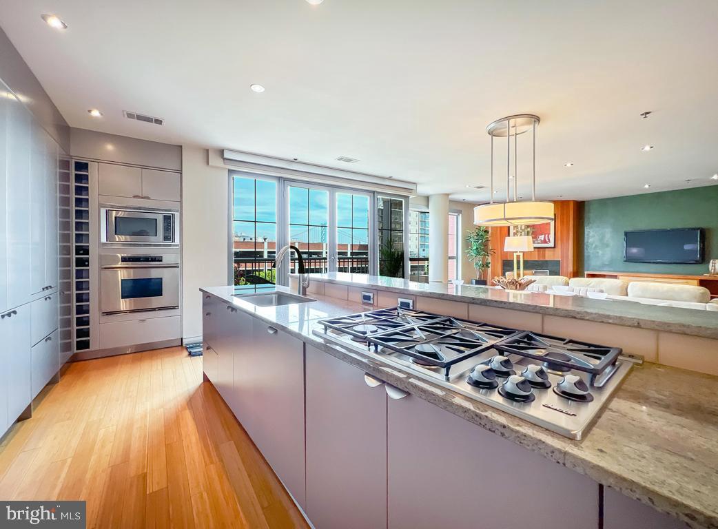 SOCIETY HILL - Residential