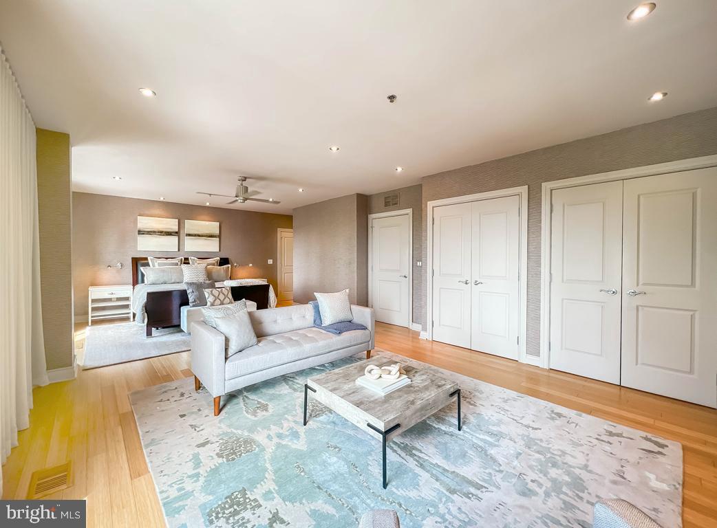 SOCIETY HILL - Residential