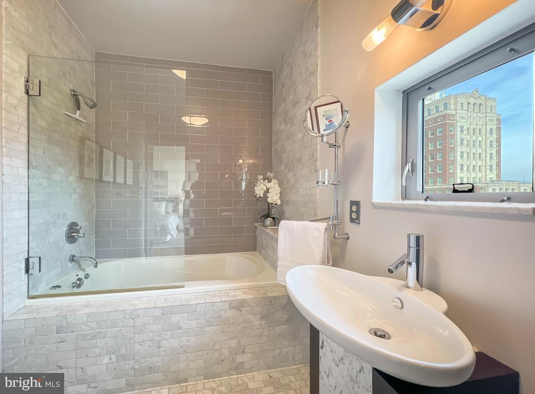 SOCIETY HILL - Residential