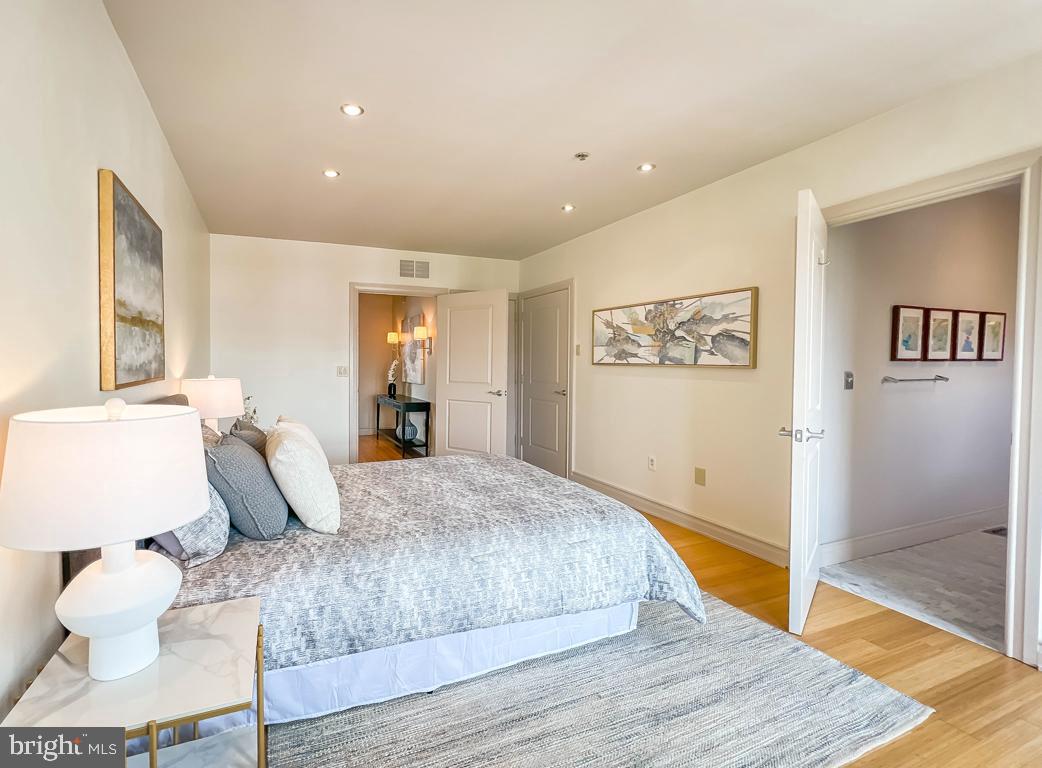 SOCIETY HILL - Residential