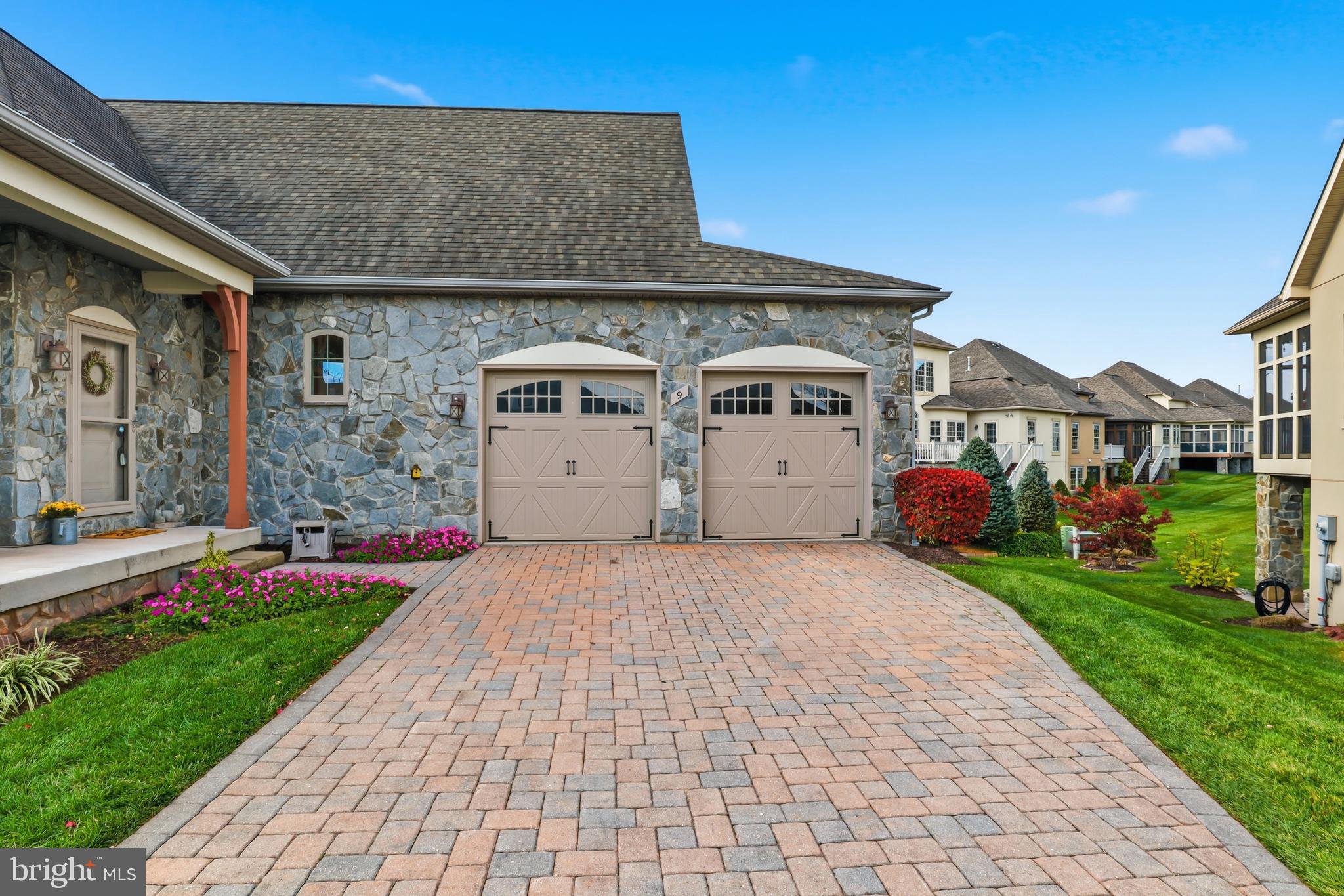 9 S CHAMBERLAIN COURT