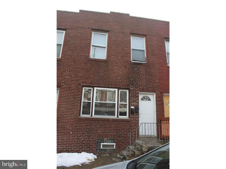Well maintain DUPLEX for sale. The 1st unit features living room, dining area, kitchen, 1 bedroom, family room, a bathroom and the rear yard. The 2nd unit features living room, eat in kitchen, 1 ample bedroom and a full bathroom. The space in these units is well distributed. The heaters & water heaters are newer. These units are located walking distance to 5th ST where you have access to a lot of commercial stores for your needs. Make your appointment today!!!
