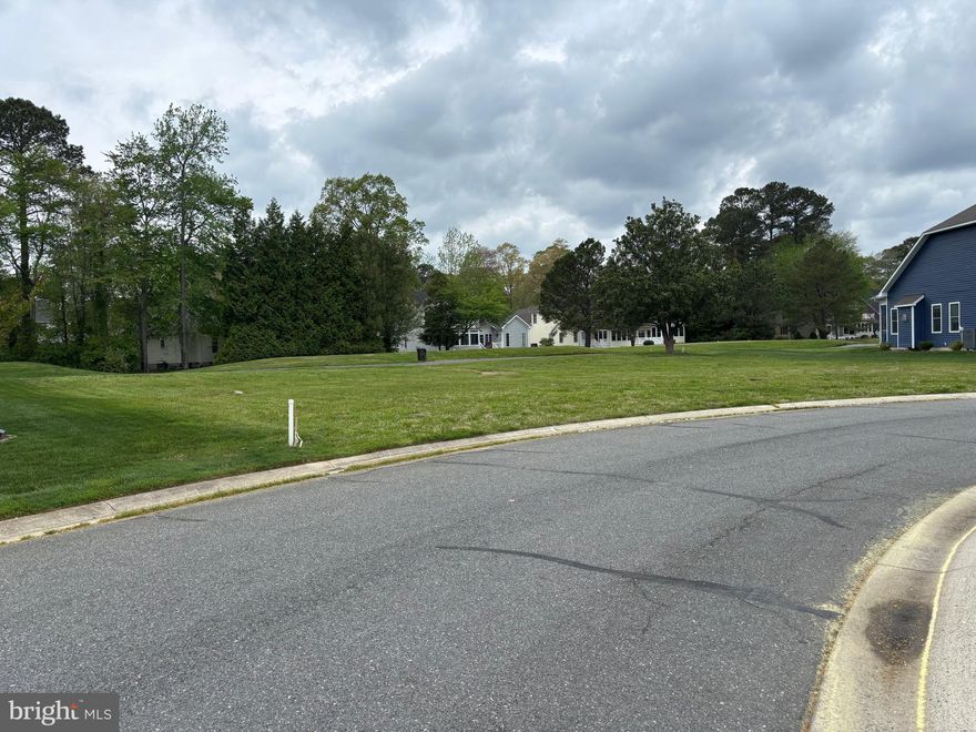 This lot in the amenity rich community of River Run is waiting for you to build your dream home.  Views of the golf course located on the 17th tee box.  Lot is cleared and surveyed. The community features a golf course, club house, marina, pool, tennis courts and restaurant.