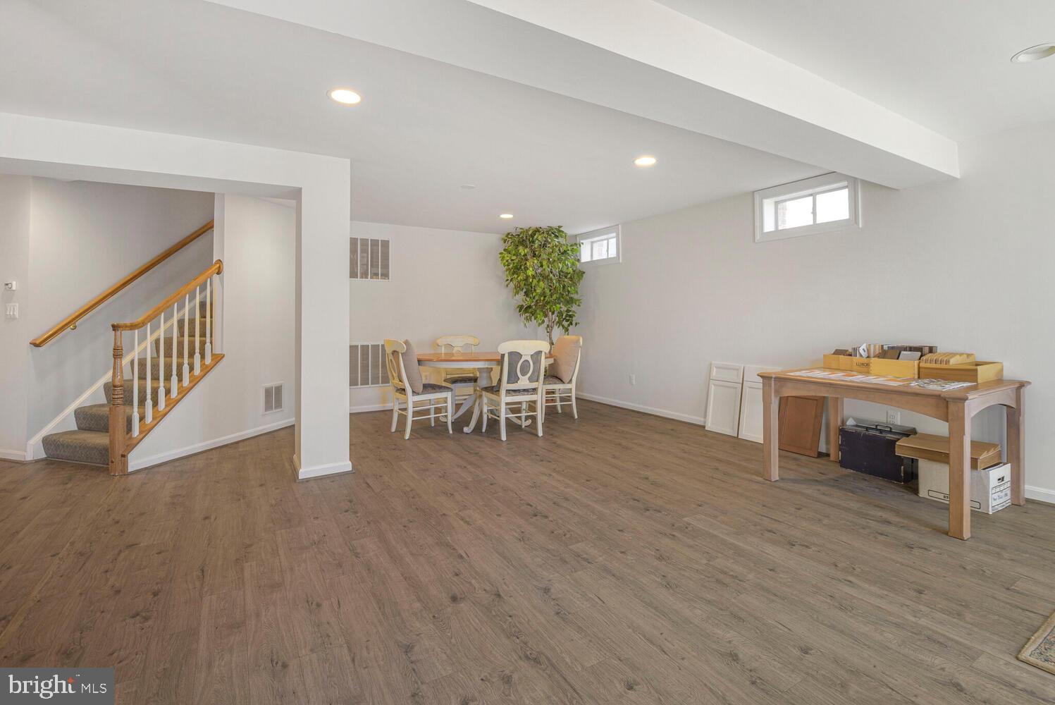 LAKELANDS - Residential