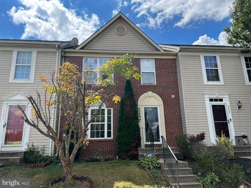 Welcome Home! Fantastic Townhouse for sale in the coveted Willow Brook. 3 levels of living, fully finished basement, 4 bedrooms 3.5 baths! Entertain and enjoy guests on the back patio, Schedule your private showing now! Welcome Home!