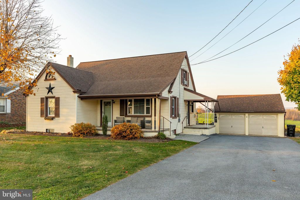 Photo of 211 E Lexington Road, LITITZ, PA 17543 (MLS # PALA2061416)