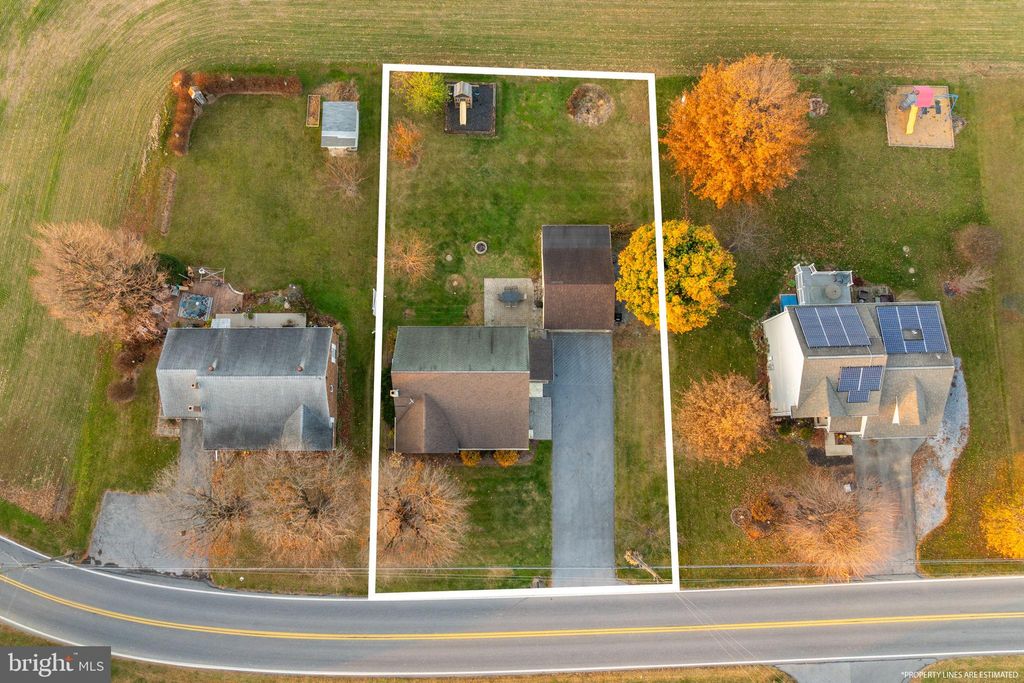 Photo of 211 E Lexington Road, LITITZ, PA 17543 (MLS # PALA2061416)