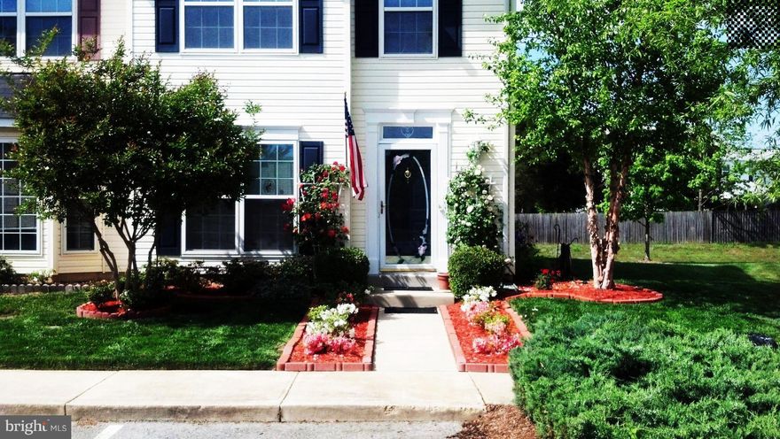 Beautiful 2 Story Townhouse w/approx. 1562 sq. ft of liv space!  End Unit provides for lots of light & outdoor space.   3 bedrooms, 2 1/2 bathrooms,  2 fireplaces (wood burning & propane).  New marble/natural stone floors in kitchen & 2 full bathrooms.  Sunroom off kitchen w/doors opening to back deck great for entertaining & relaxing.  Backs to trees.  Close to base, schools & shopping.