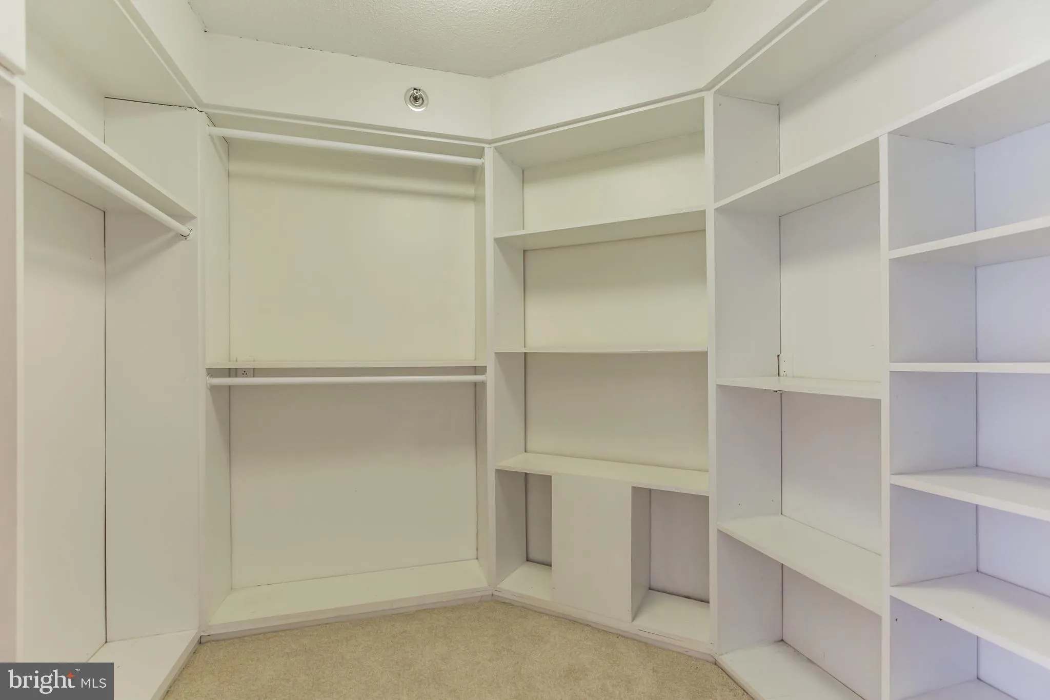 Philadelphia, Pennsylvania 19103, United States, 3 Bedrooms Bedrooms, ,3 BathroomsBathrooms,Residential,Active,181642