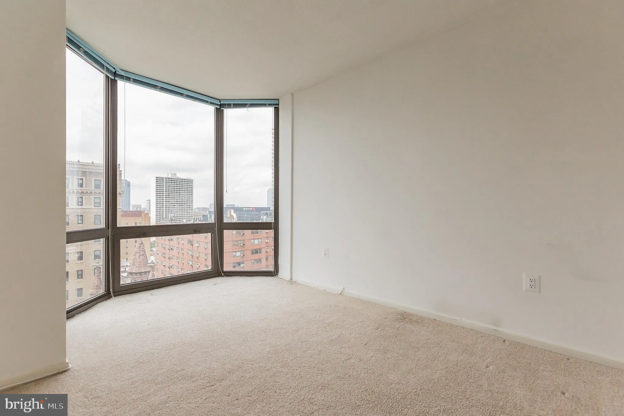 Philadelphia, Pennsylvania 19103, United States, 3 Bedrooms Bedrooms, ,3 BathroomsBathrooms,Residential,Active,181642