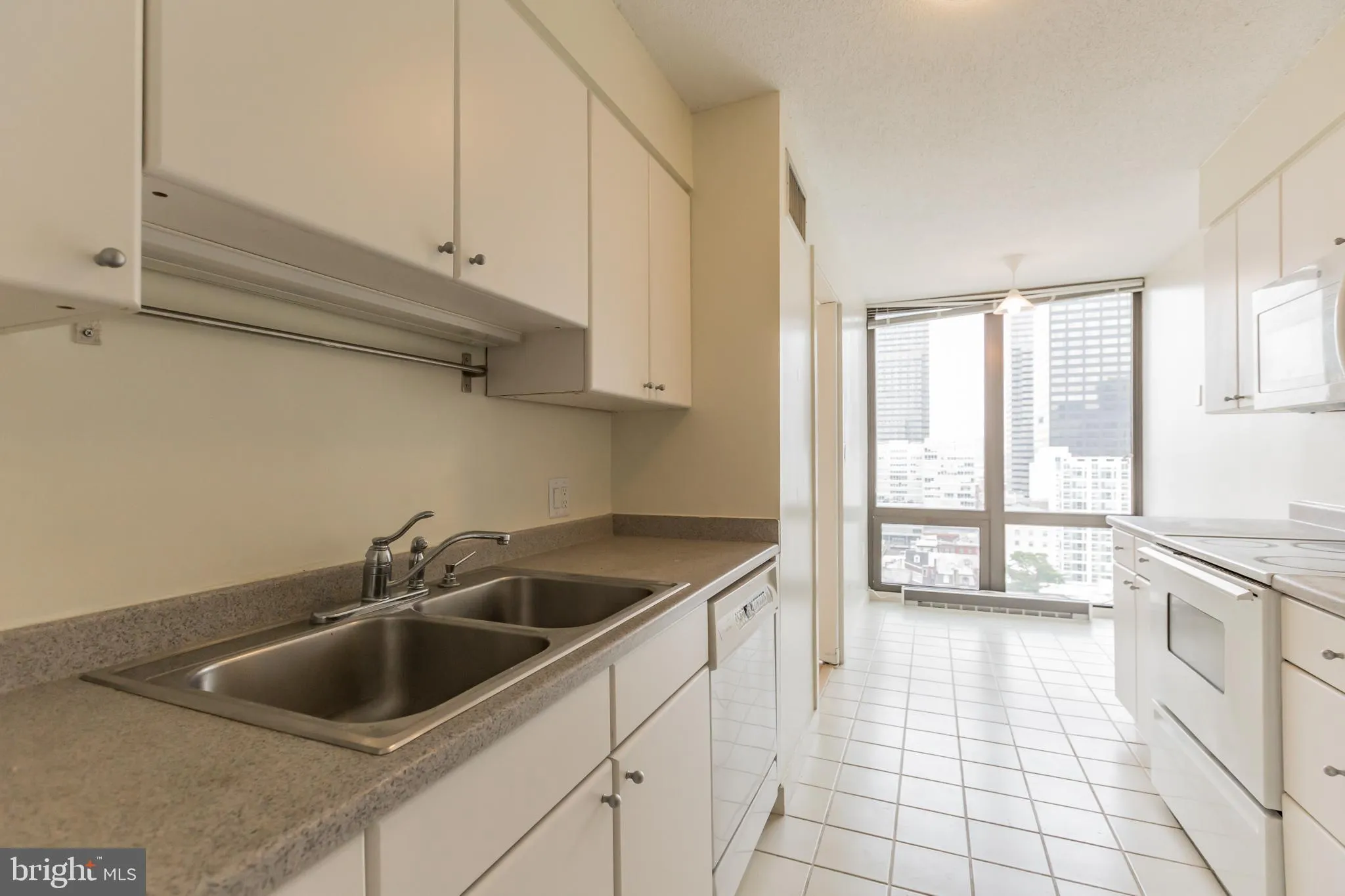 Philadelphia, Pennsylvania 19103, United States, 3 Bedrooms Bedrooms, ,3 BathroomsBathrooms,Residential,Active,181642