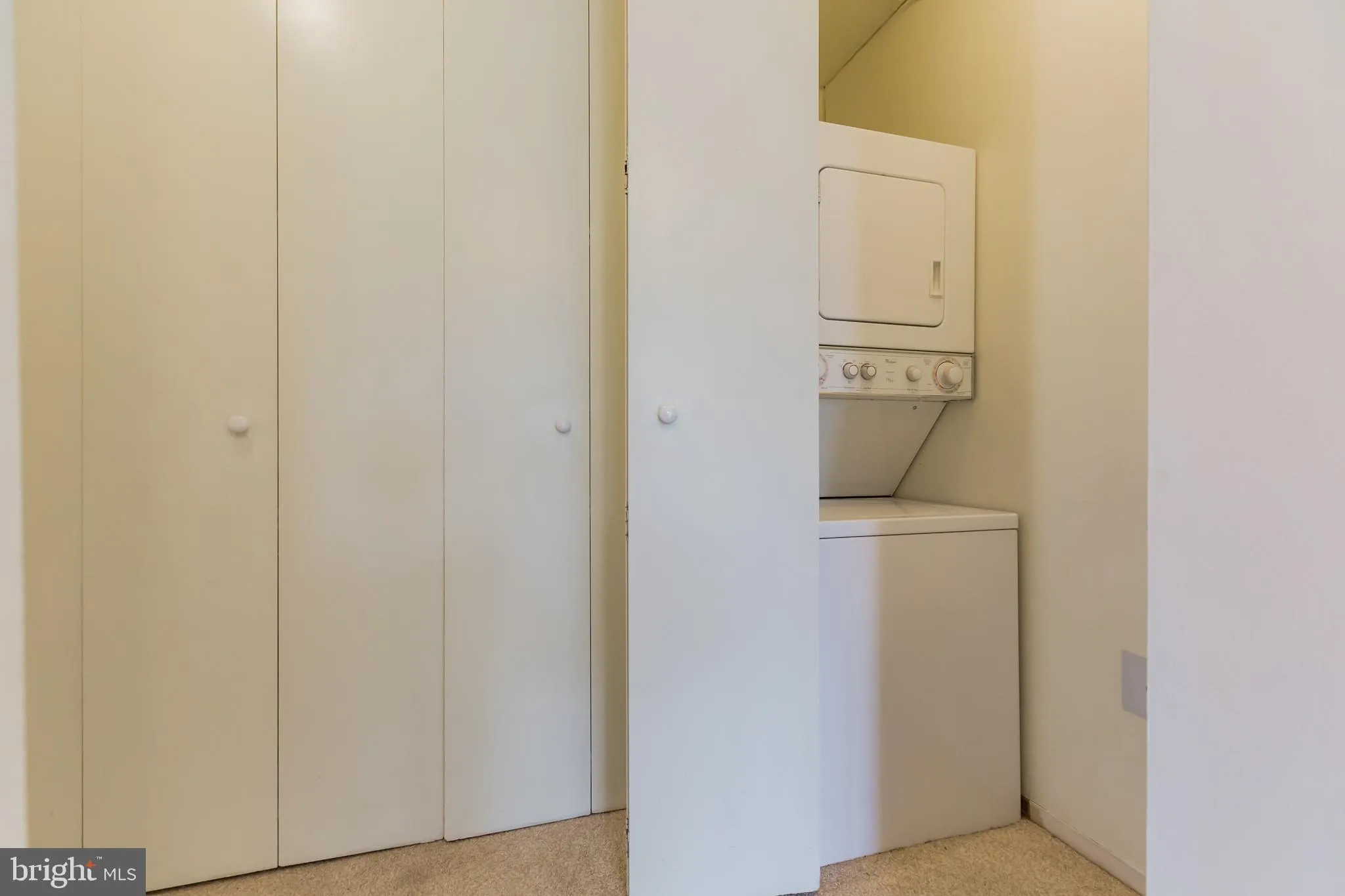 Philadelphia, Pennsylvania 19103, United States, 3 Bedrooms Bedrooms, ,3 BathroomsBathrooms,Residential,Active,181642