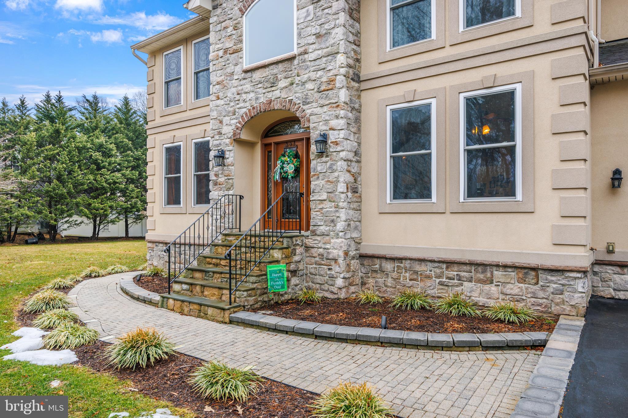 PASADENA MANOR - Residential