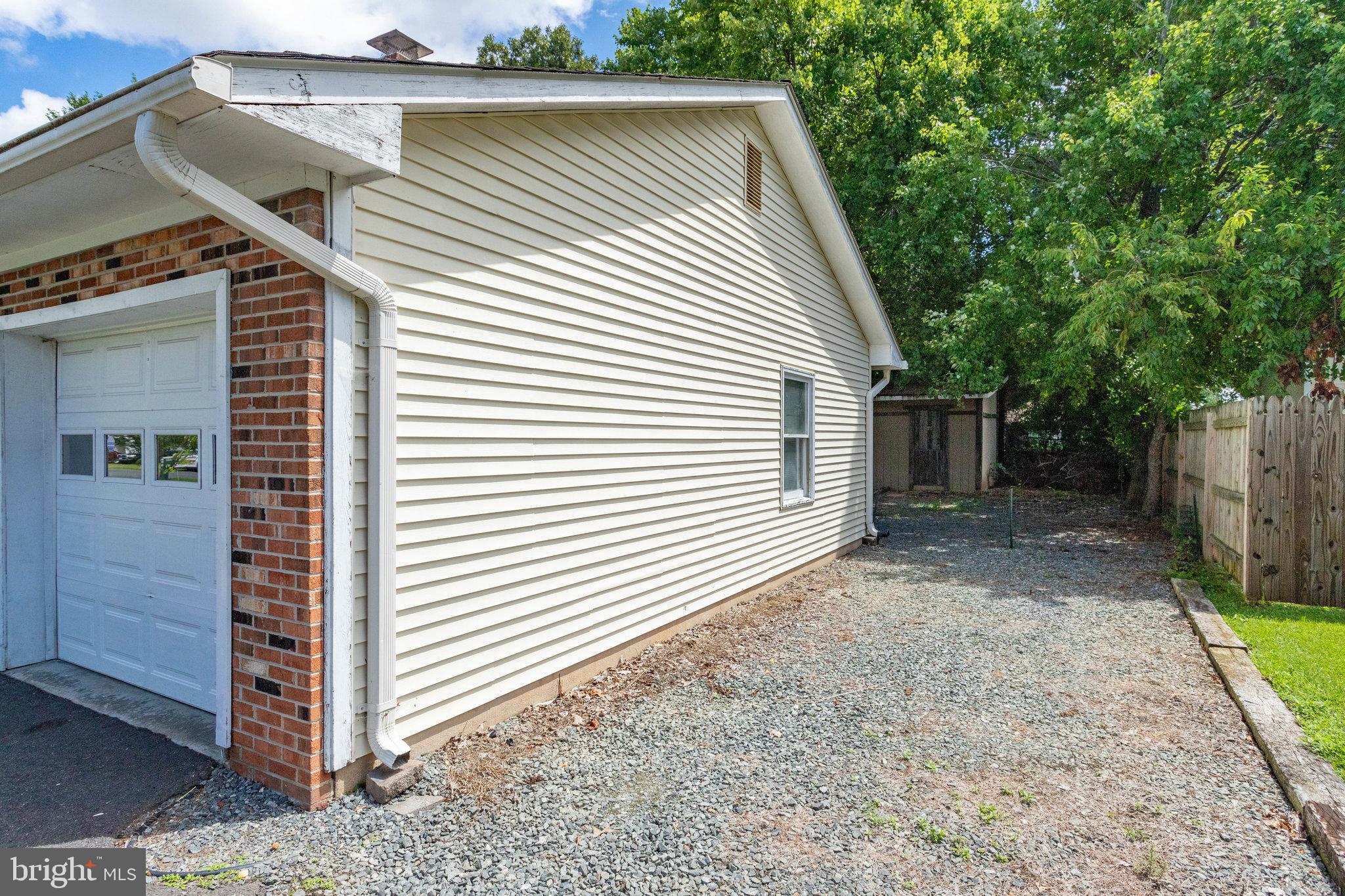 MEADOWLARK - Residential Lease