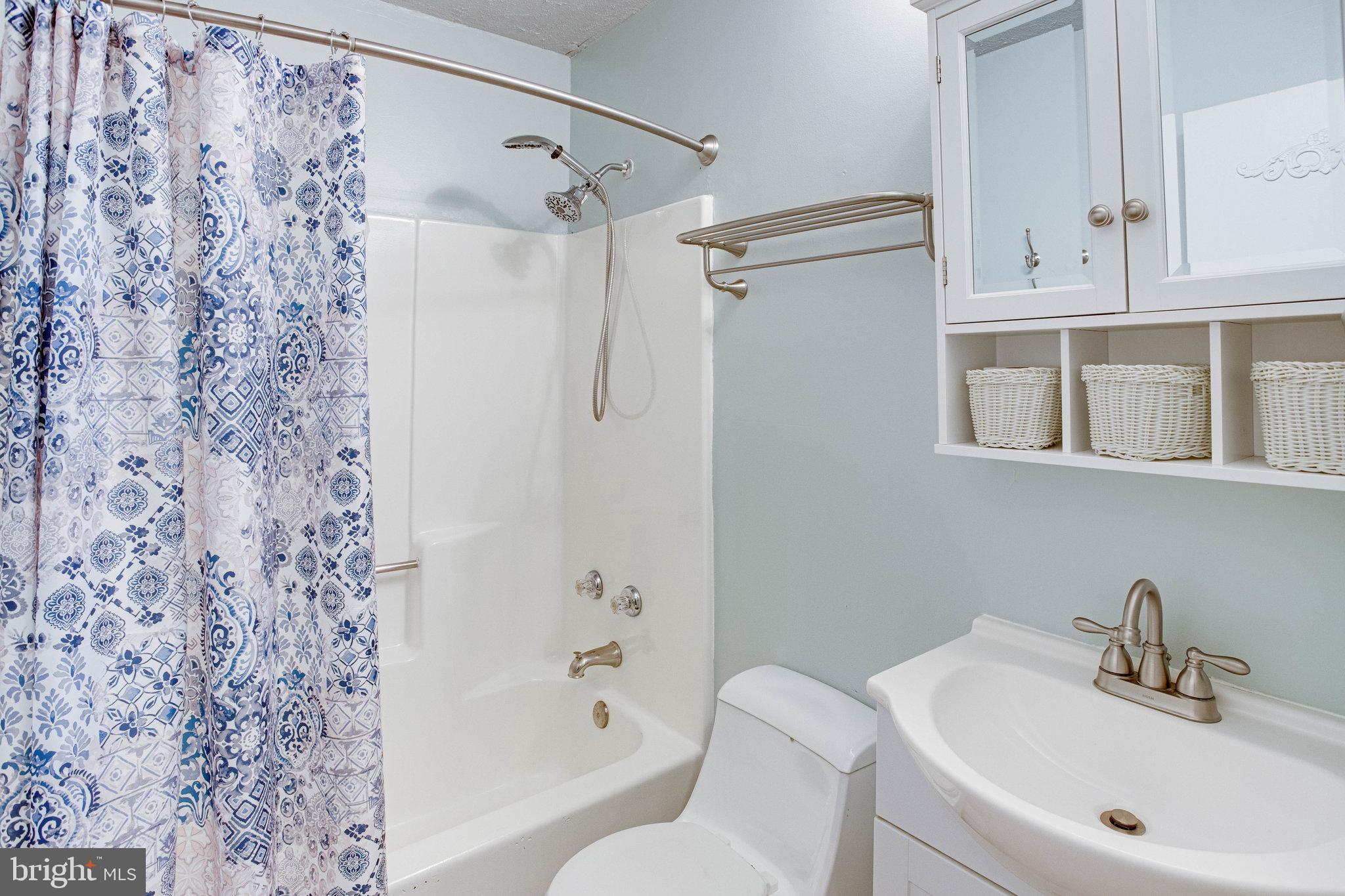 MEADOWLARK - Residential Lease