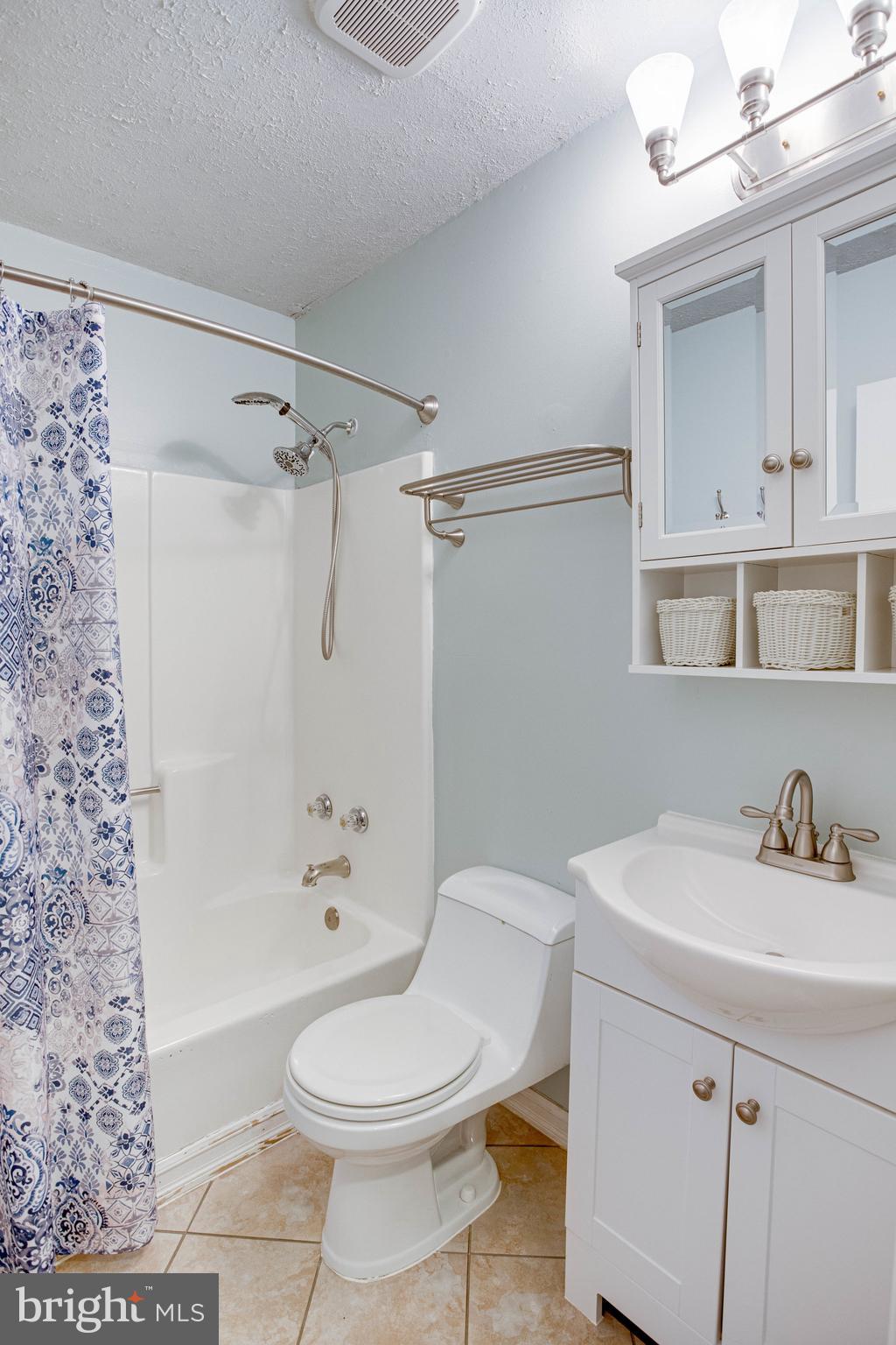 MEADOWLARK - Residential Lease