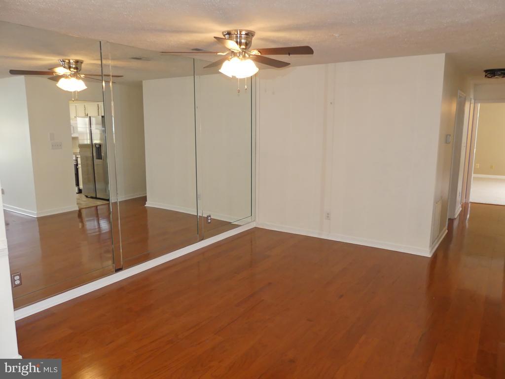 COUNTRY WALK - Residential Lease