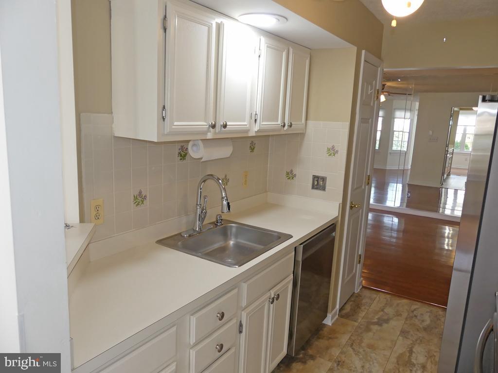 COUNTRY WALK - Residential Lease
