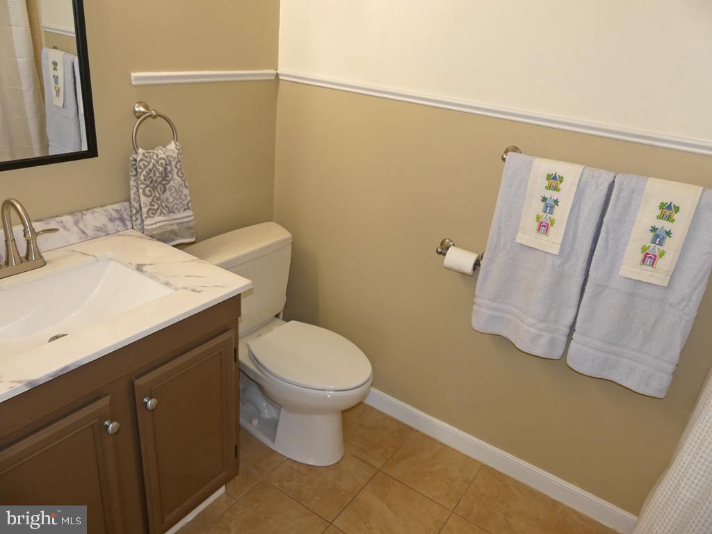 COUNTRY WALK - Residential Lease